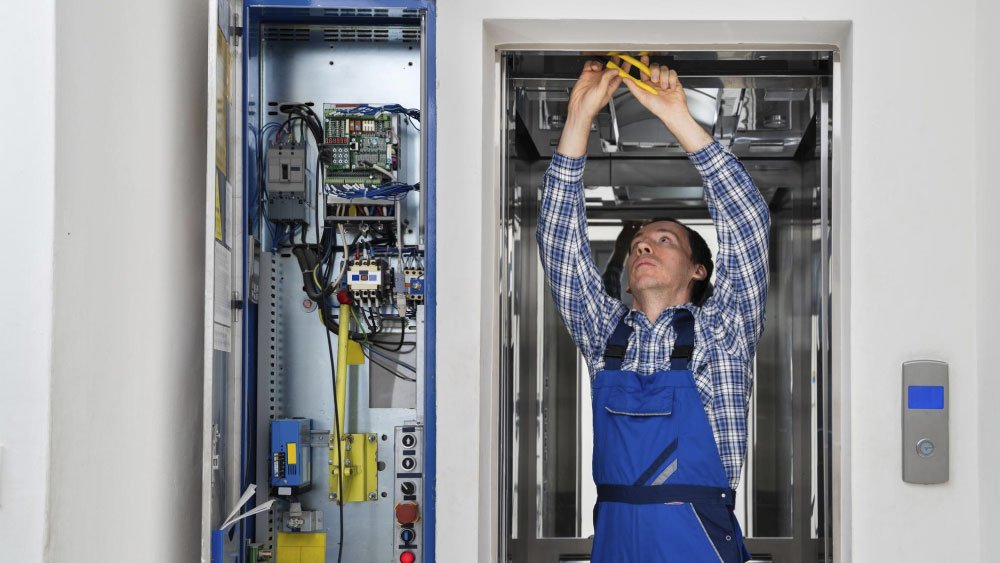 Reparación de fallas en ascensores y escaleras mecánicas